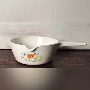 Vintage Corningware Dish holds 2.5 cups